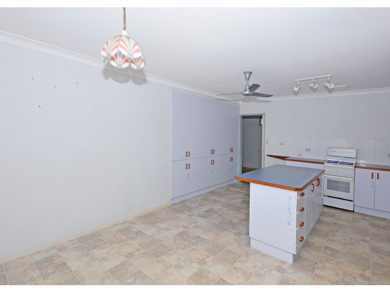 4 Diana Place, Urangan QLD 4655