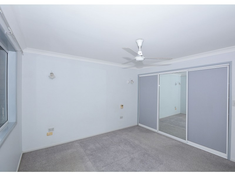 4 Diana Place, Urangan QLD 4655