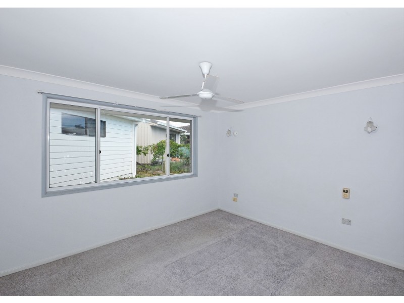 4 Diana Place, Urangan QLD 4655