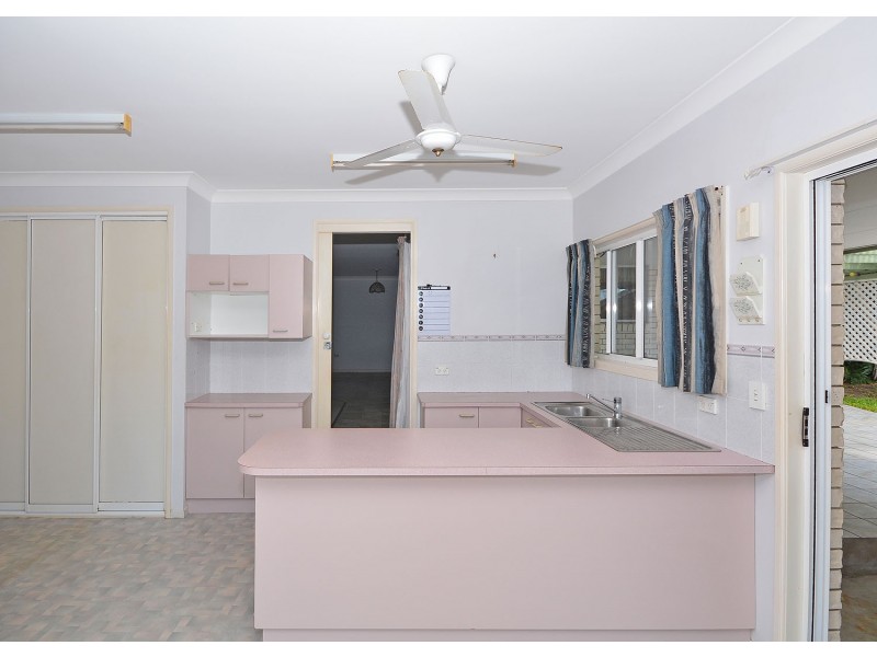 4 Diana Place, Urangan QLD 4655