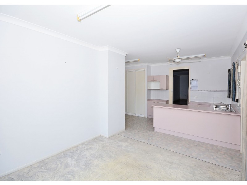 4 Diana Place, Urangan QLD 4655