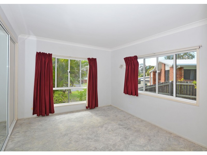 4 Diana Place, Urangan QLD 4655