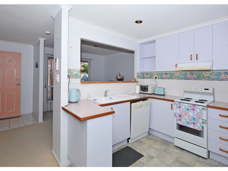8/174 Cypress Street, Urangan QLD 4655