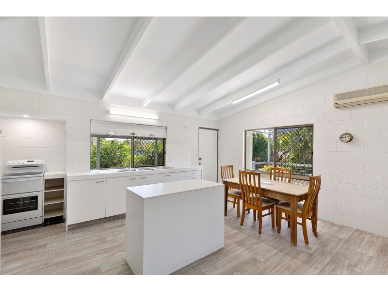 42 Brighton Street, Point Vernon QLD 4655
