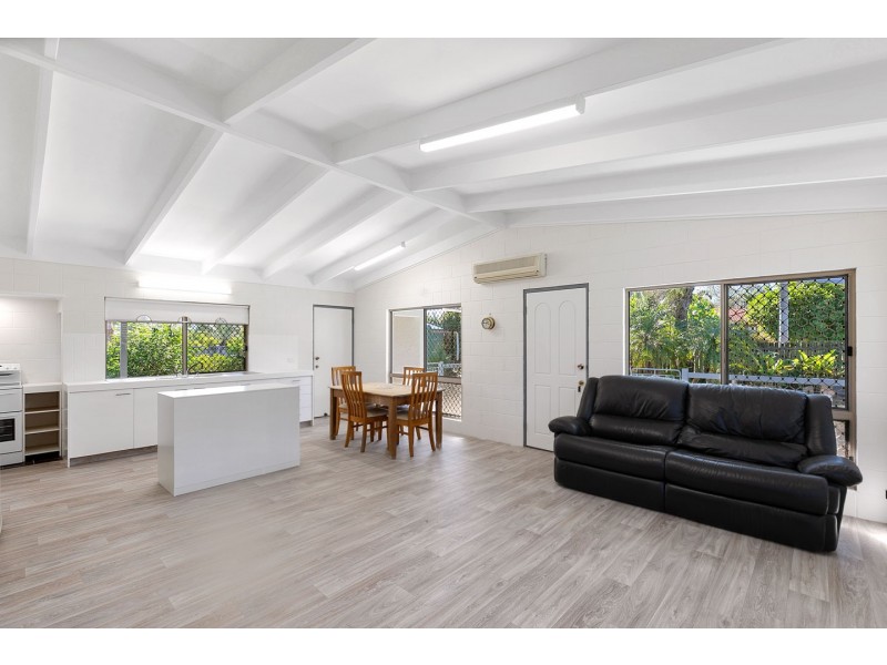 42 Brighton Street, Point Vernon QLD 4655