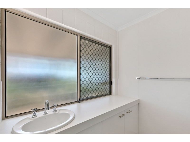 42 Brighton Street, Point Vernon QLD 4655