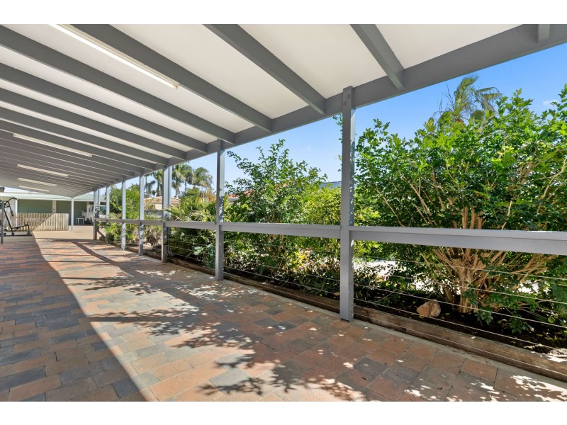 42 Brighton Street, Point Vernon QLD 4655