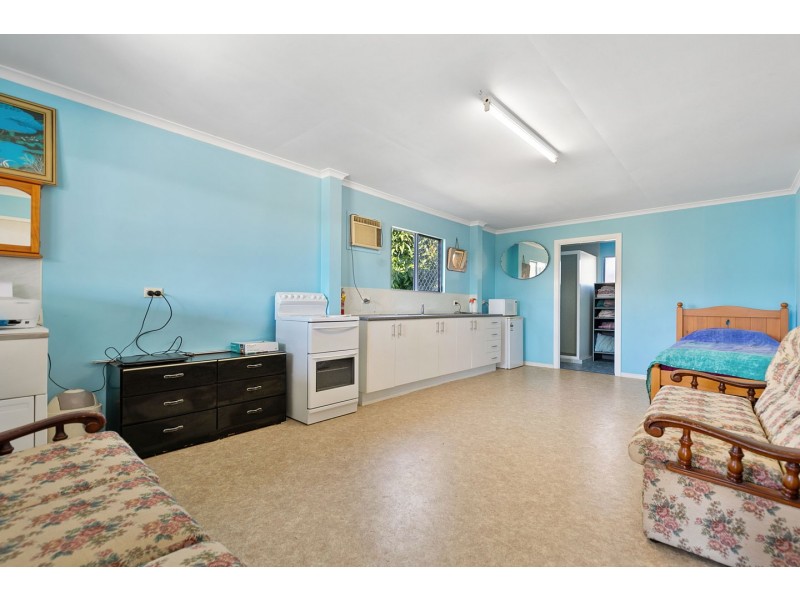 42 Brighton Street, Point Vernon QLD 4655