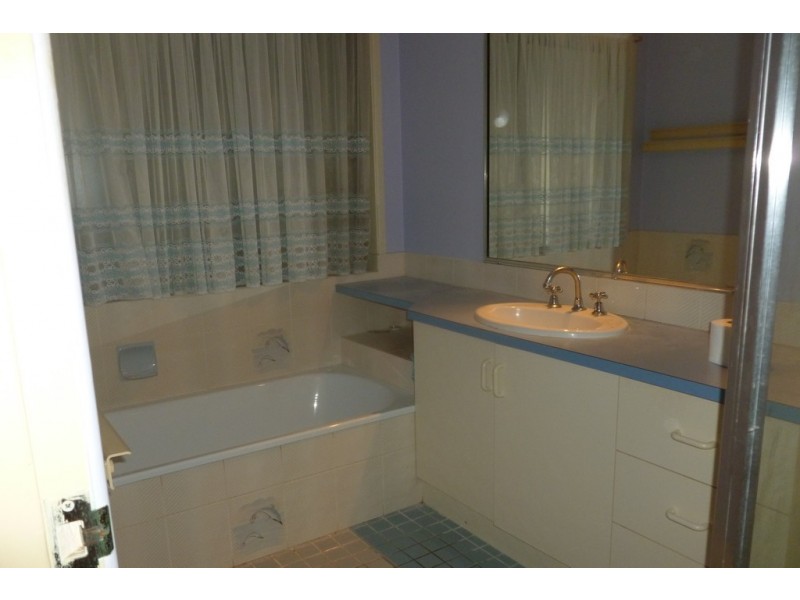 4 Meledie Avenue, Kawungan QLD 4655