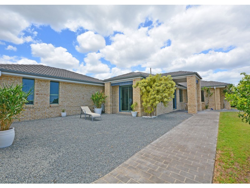 1-5 Highland Place, Craignish QLD 4655