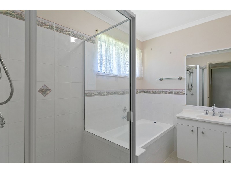 1 Abbey Court, Kawungan QLD 4655