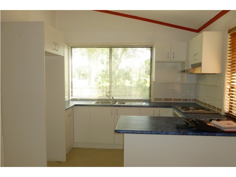 2/17 Truro Street, Torquay QLD 4655