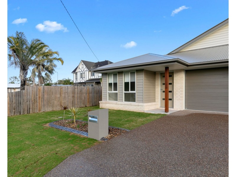 1/4 Senor Avenue, Urangan QLD 4655