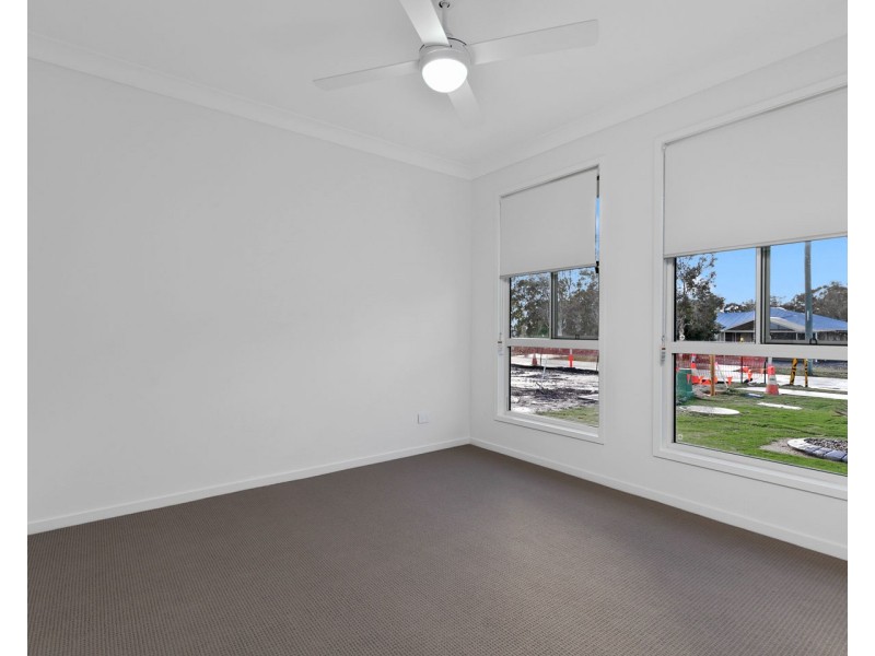 1/4 Senor Avenue, Urangan QLD 4655