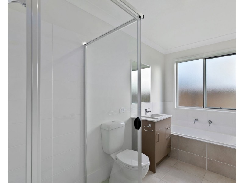 1/4 Senor Avenue, Urangan QLD 4655