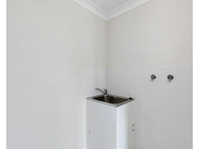 1/4 Senor Avenue, Urangan QLD 4655