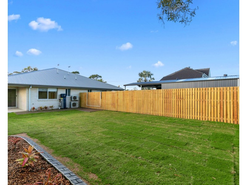 1/4 Senor Avenue, Urangan QLD 4655