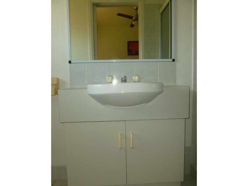 3/457 ESPLANADE, Torquay QLD 4655