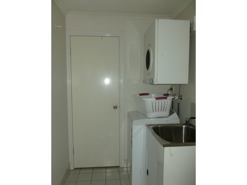 3/457 ESPLANADE, Torquay QLD 4655