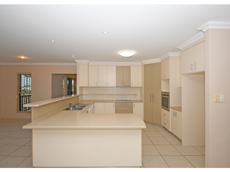 27 Gundesen Drive, Urraween QLD 4655
