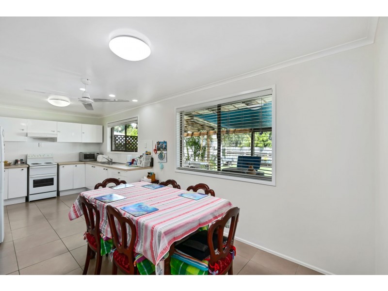 35 Sunset Crescent, Torquay QLD 4655