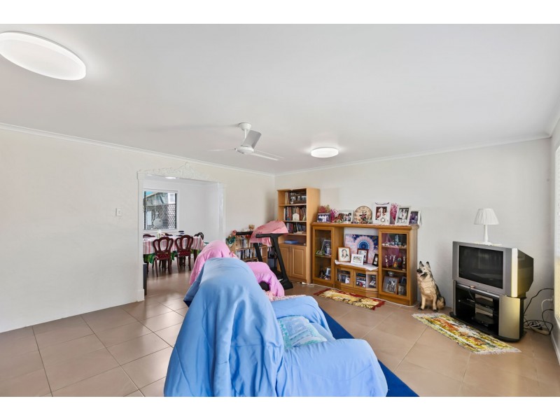 35 Sunset Crescent, Torquay QLD 4655