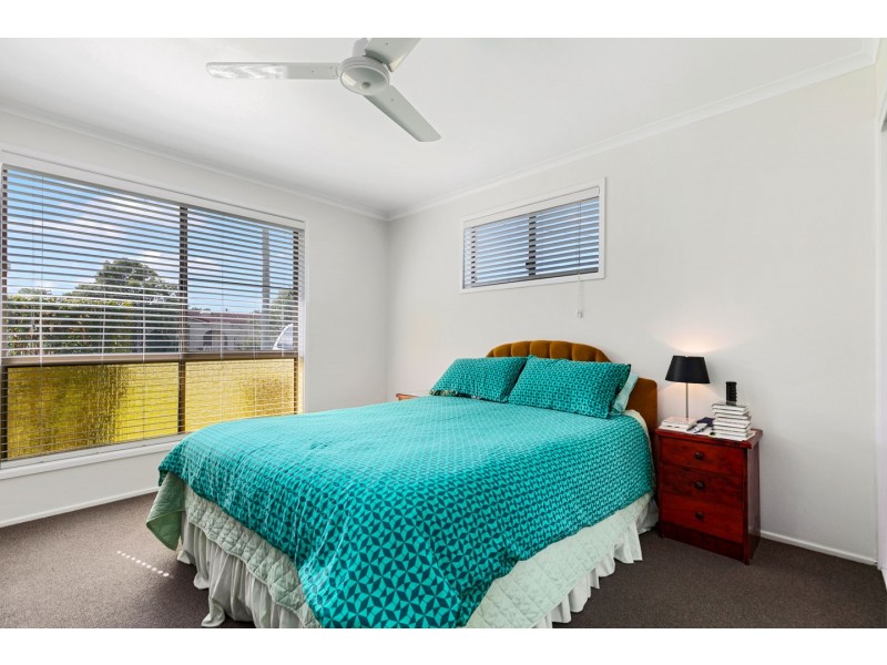 35 Sunset Crescent, Torquay QLD 4655