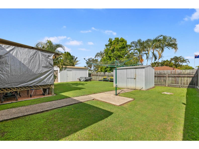 35 Sunset Crescent, Torquay QLD 4655