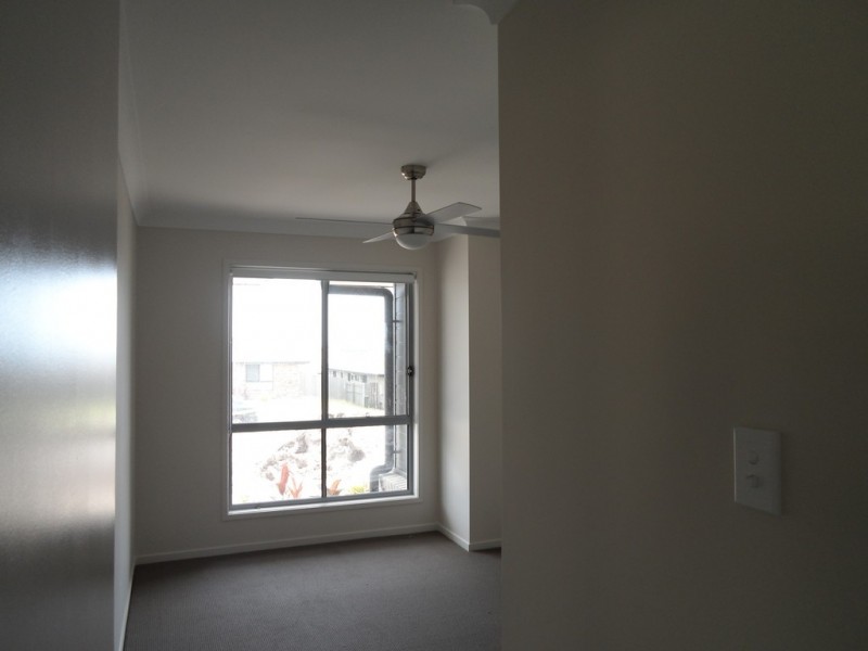 12 Mia Court, Nikenbah QLD 4655