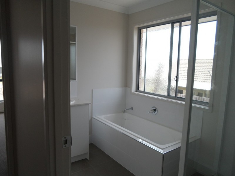 12 Mia Court, Nikenbah QLD 4655