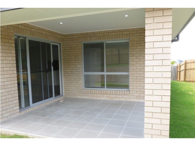 12 Mia Court, Nikenbah QLD 4655