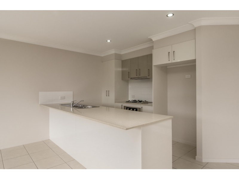 16 Steel Street, Nikenbah QLD 4655