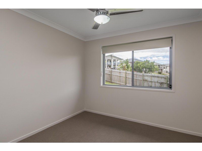 16 Steel Street, Nikenbah QLD 4655
