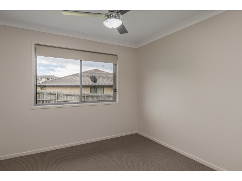 16 Steel Street, Nikenbah QLD 4655