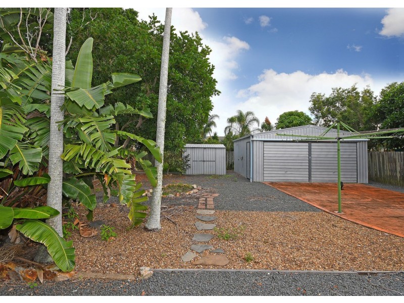 105 Limpus Street, Urangan QLD 4655
