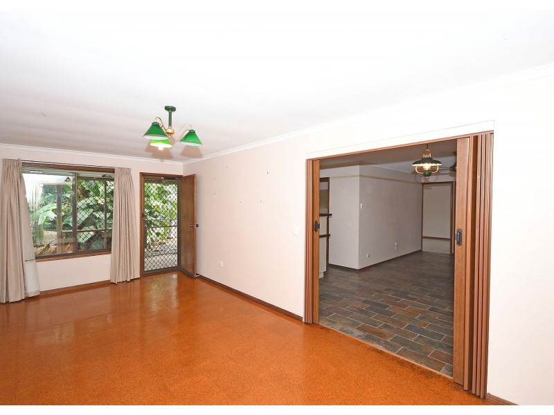 105 Limpus Street, Urangan QLD 4655
