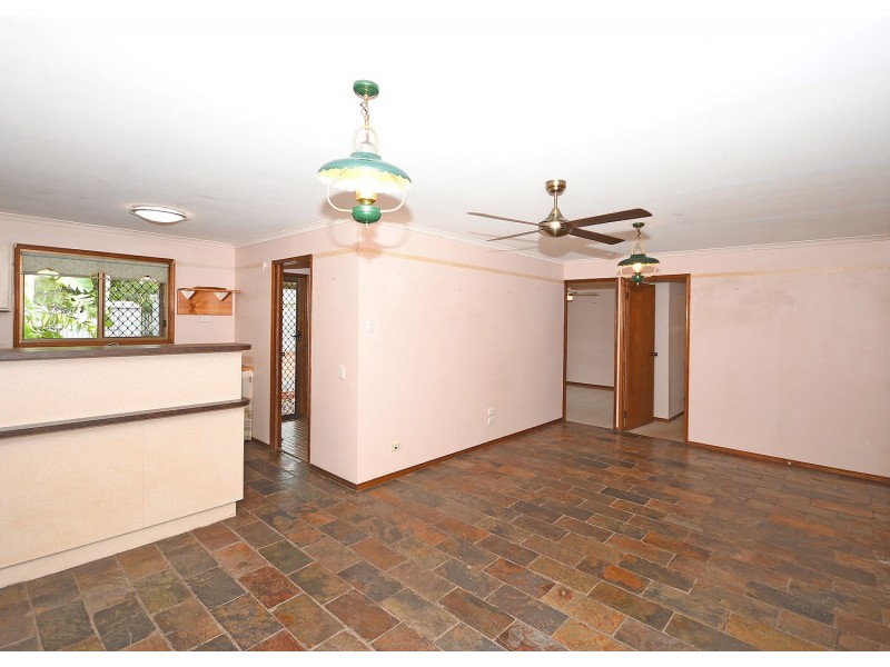 105 Limpus Street, Urangan QLD 4655