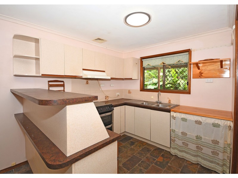 105 Limpus Street, Urangan QLD 4655