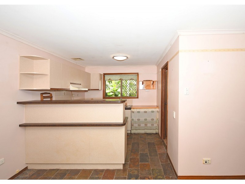 105 Limpus Street, Urangan QLD 4655