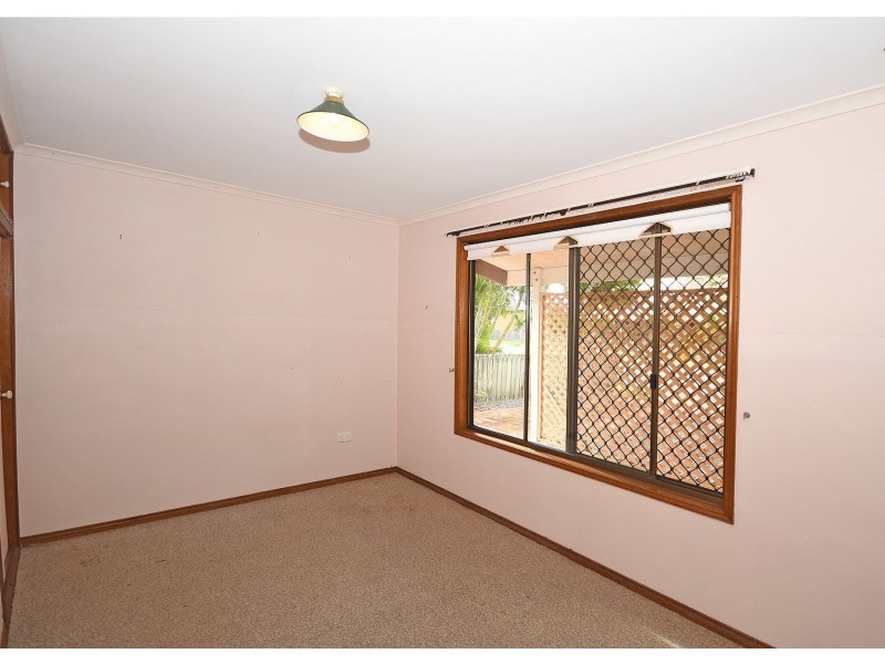 105 Limpus Street, Urangan QLD 4655