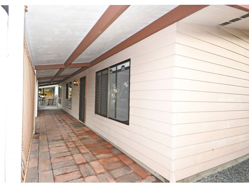 105 Limpus Street, Urangan QLD 4655