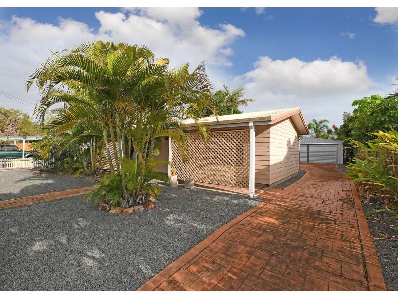 105 Limpus Street, Urangan QLD 4655