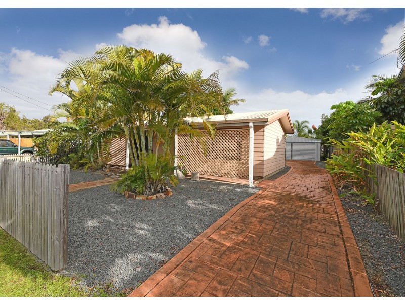 105 Limpus Street, Urangan QLD 4655