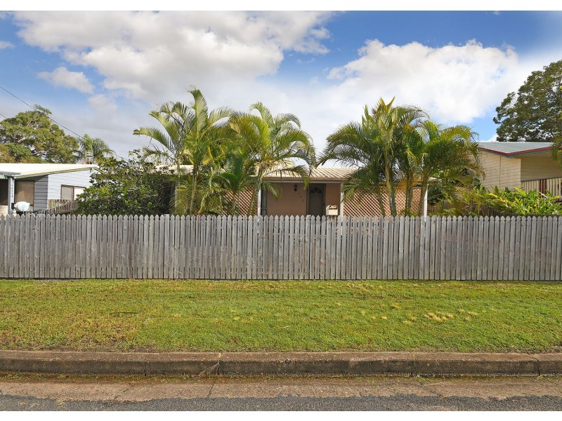 105 Limpus Street, Urangan QLD 4655
