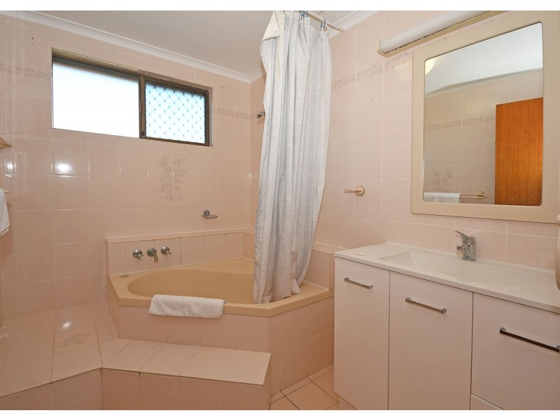 33 Honiton Street, Torquay QLD 4655