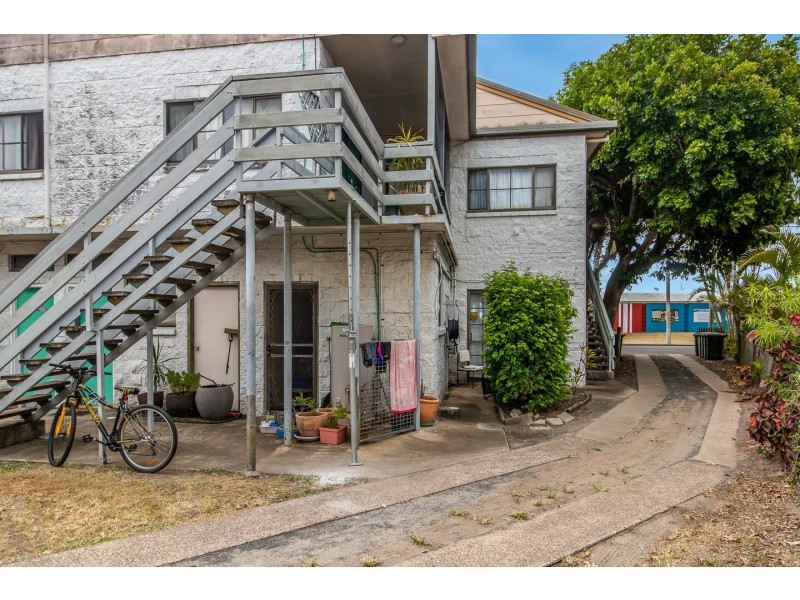 2/446 Esplanade, Torquay QLD 4655