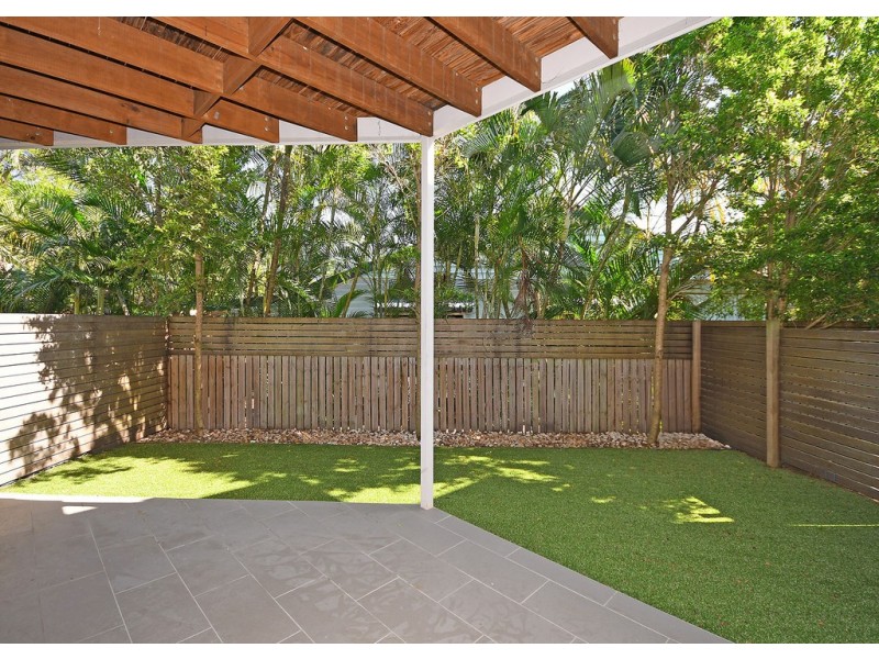 2/31 King Street, Urangan QLD 4655