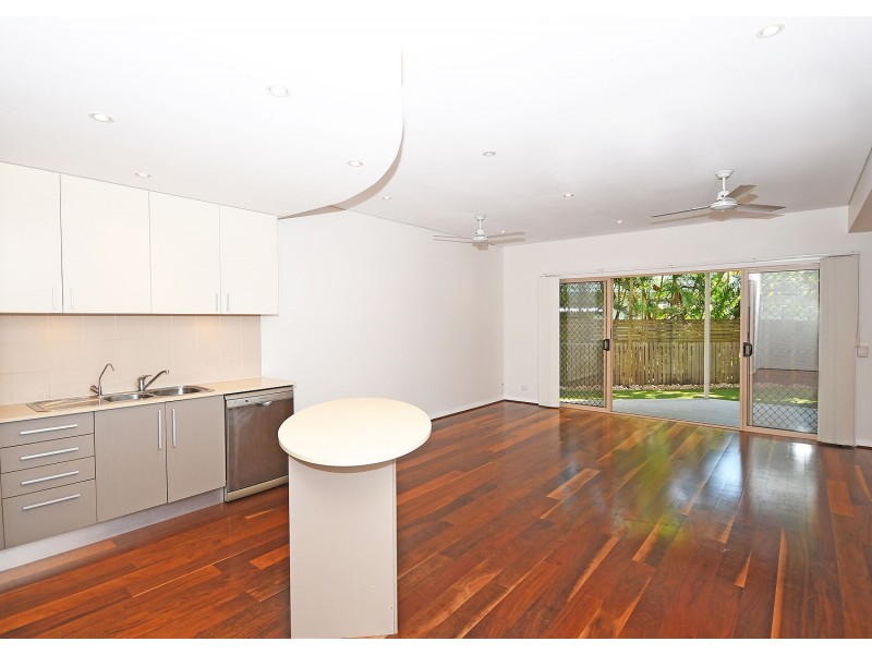 2/31 King Street, Urangan QLD 4655