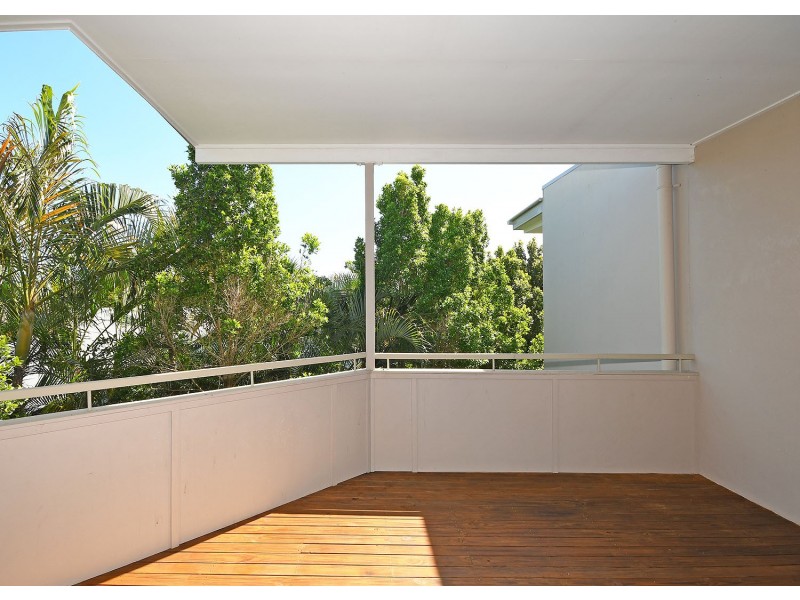 2/31 King Street, Urangan QLD 4655