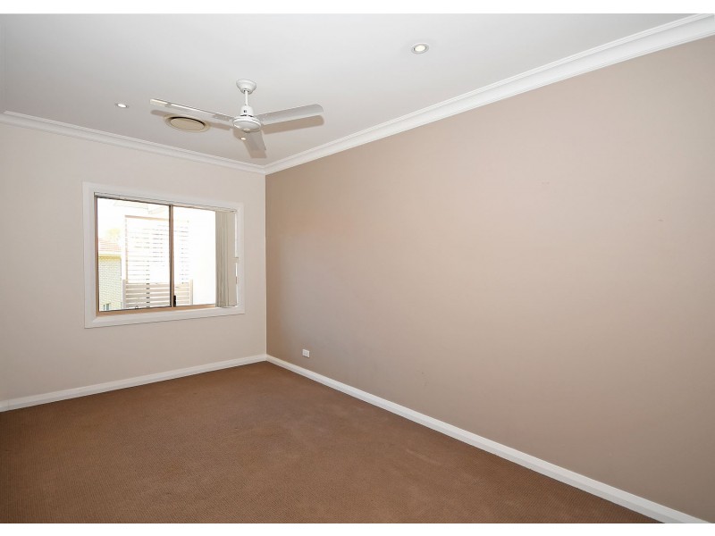 2/31 King Street, Urangan QLD 4655